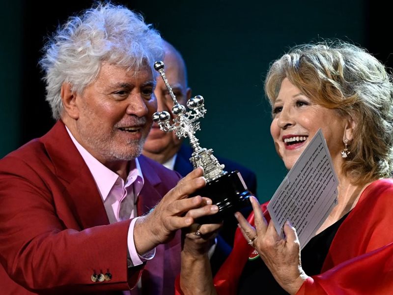 أربعة مشاهد من افتتاح مهرجان سان سباستيان السينمائي الـ 73