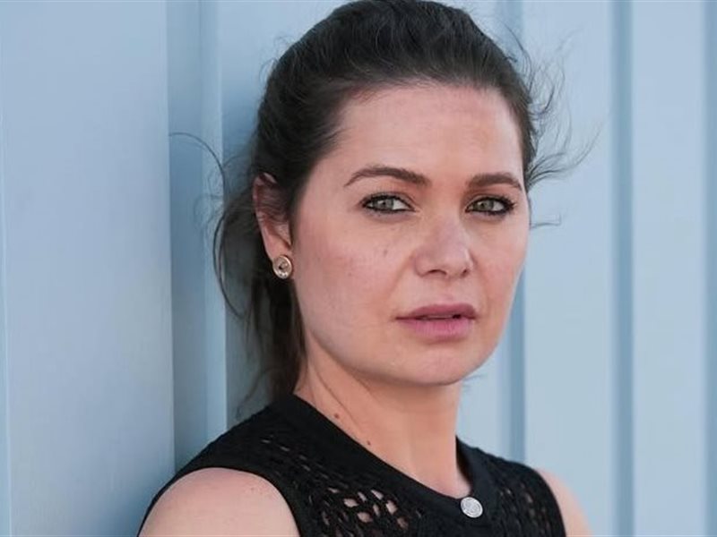 يسرا اللوزي تعود إلى خشبة المسرح بعرض 