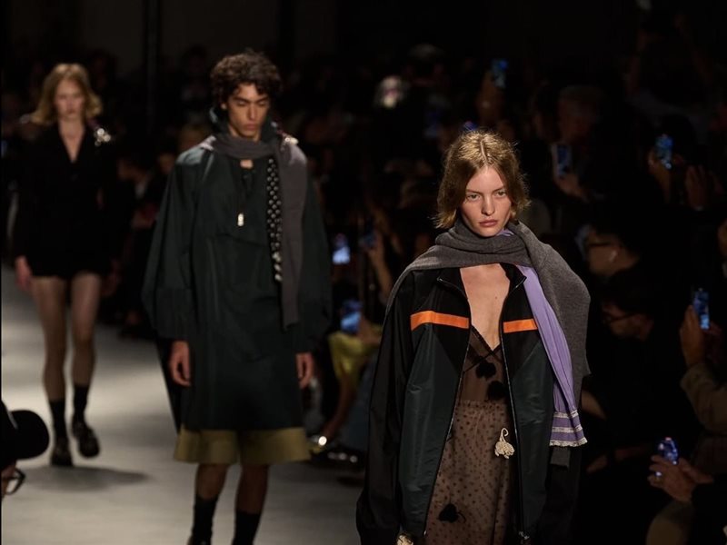  N°21 تعرض إبداعاتها الجديدة لربيع/صيف 2026 في أسبوع الموضة بميلانو