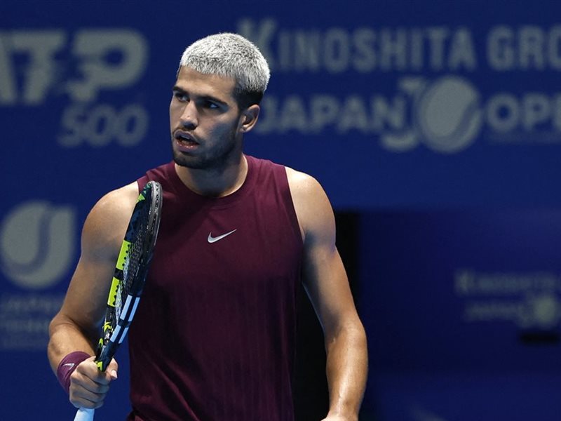 ألكاراز يتجاوز إصابة الكاحل ويتأهل في بطولة طوكيو