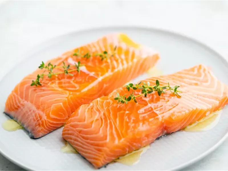  أنواع من الأسماك تعزز مستويات فيتامين د بشكل طبيعي