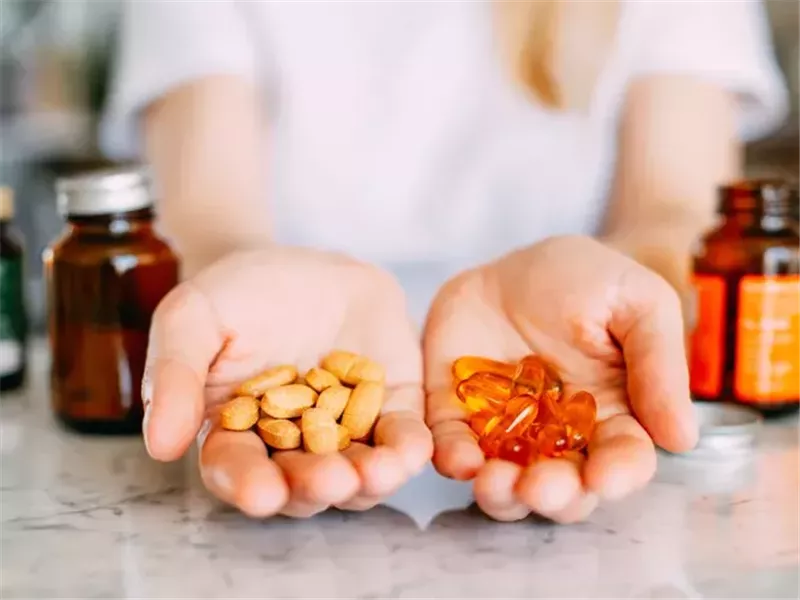 الفيتامينات المتعددة مقابل الفيتامينات الفردية.. أيهما أكثر فعالية لتحسين صحتك؟