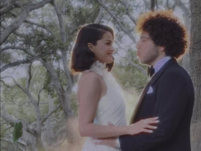 صور من حفل زفاف سيلينا جوميز وبيني بلانكو في سانتا باربرا