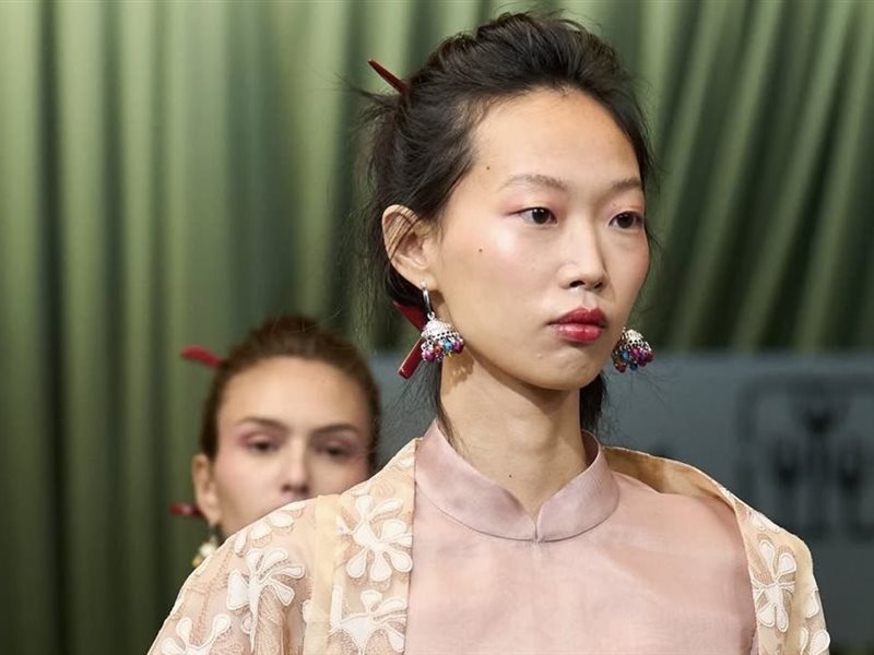 عرض Huimilano في MFW: افتتاح موسم ربيع/صيف 2026 بألوان جديدة وأناقة ناعمة