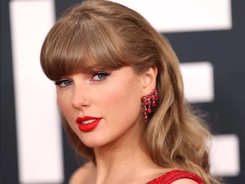 تايلور سويفت تصنع التاريخ كأول فنانة تتجاوز مبيعات ألبومها 100 مليون نسخة