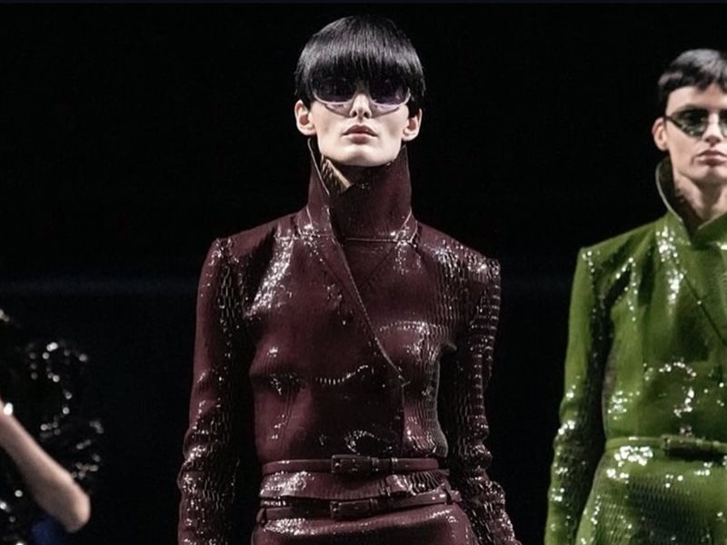 هايدر آكرمان يفتتح فصلًا جديدًا في دار توم فورد مع عرض ربيع/صيف 2026 ضمن فعاليات أسبوع الموضة في باريس 