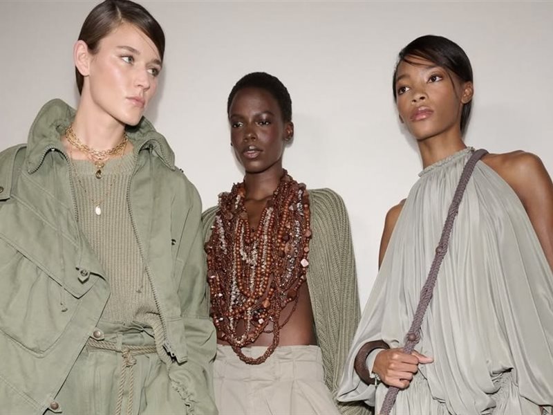 ألوان الأرض تسيطر على منصة عرض Balmain في أسبوع الموضة بباريس بتوقيع أوليفييه روستينغ