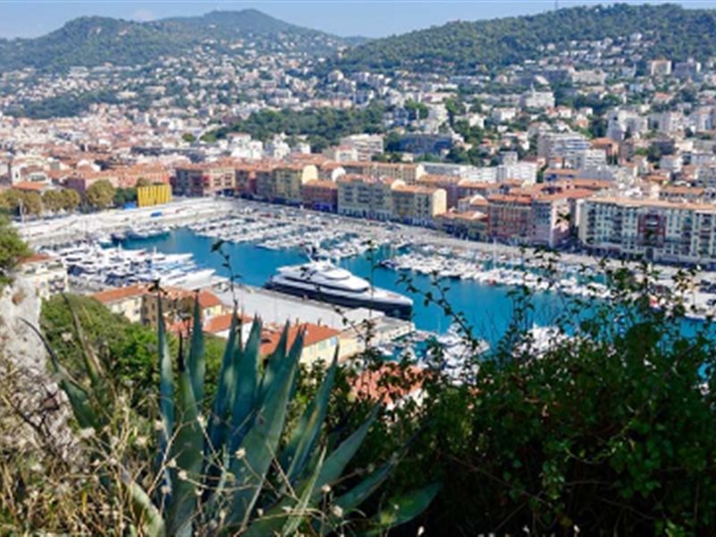 نيس الفرنسية .. الشواطئ والتاريخ والمأكولات الشهية