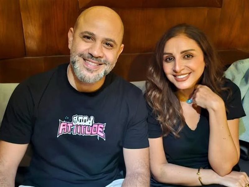 عزيز الشافعي يوثق كواليس تسجيل أغنية 