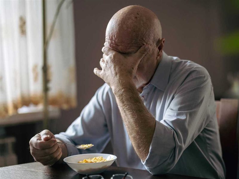 دراسة: البول الرغوي قد يكون مؤشرًا مبكرًا لخطر الإصابة بالخرف