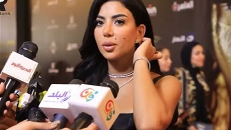 كارولين عزمي