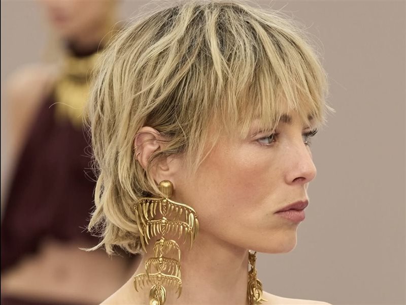 صيحة الغرّة تسرق الأضواء في عروض أبرز دور الأزياء بباريس