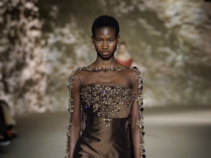 Adnan akbar : الأيقونة السعودية تتصدّر الأضواء في أسبوع الموضة بالرياض