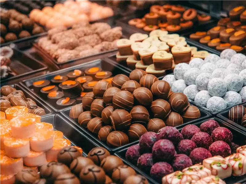 6 أسباب تجعلك ترغب في تناول الحلوى بعد العشاء