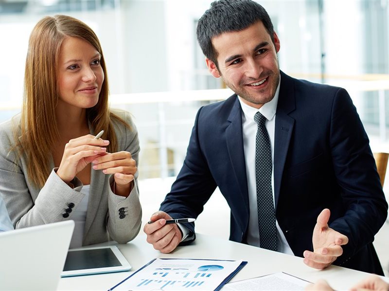 كيف تتصرف باحتراف ورقي داخل اجتماعات العمل؟.. خطوات ونصائح مهمة