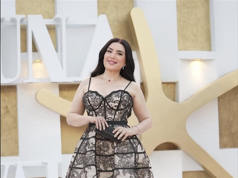 إطلالة لافتة لعبير صبري خلال عرض فيلمHappy Birthday  في مهرجان الجونة