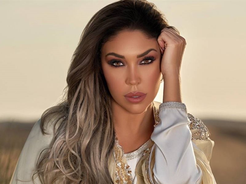 النجمة الهولندية لاروسي تطرح أغنيتها المصرية الثانية 