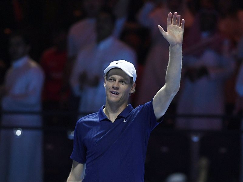 سينر وزفيريف يقودان النجوم في بطولة فيينا وفريتز يواجه تحديات صعبة في بازل