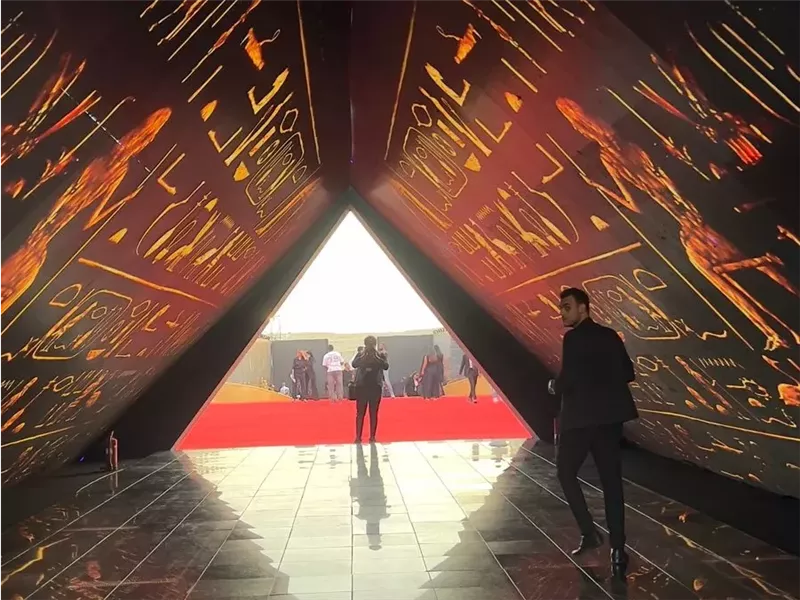 بالصور| الاستعدادات النهائية قبل انطلاق حفل الجرامي في الأهرامات