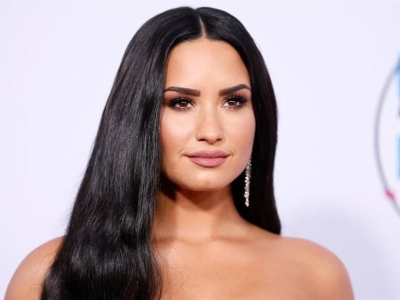 ديمي لوفاتو تعود للموسيقى بألبوم جديد “It’s Not That Deep”