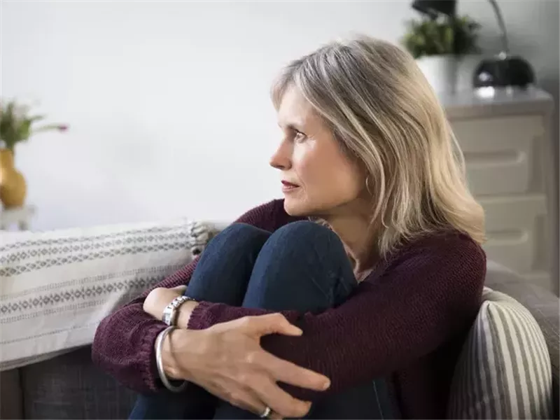 أعراض لم يخبرك بها أحد قبل انقطاع الطمث.. إليك ما تحتاجين معرفته