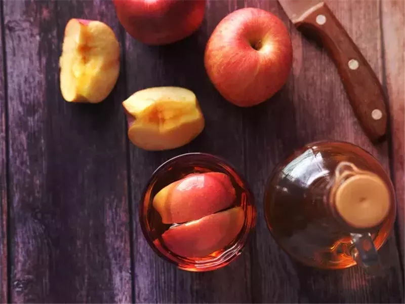 فوائد خل التفاح لمرضى التهاب المفاصل.. هل له أثار جانبية؟