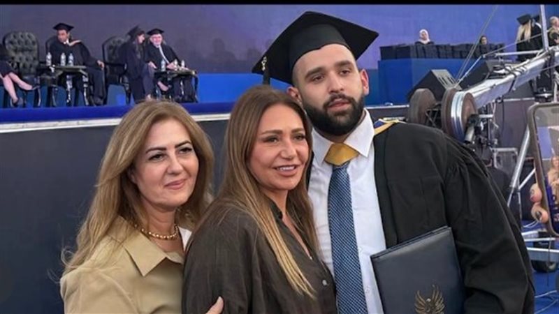 ليلى علوي وابنها