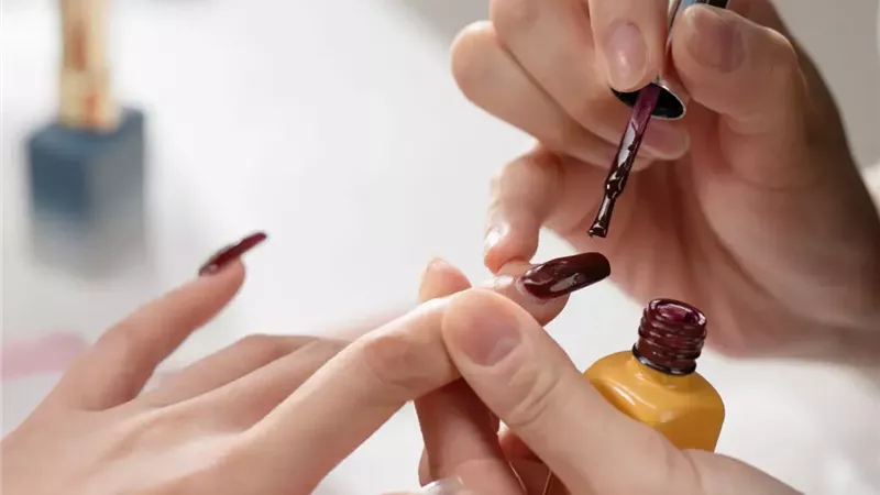 العناية باظافر