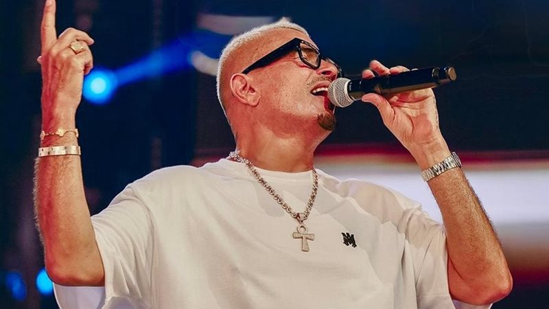 الهضبة عمرو دياب