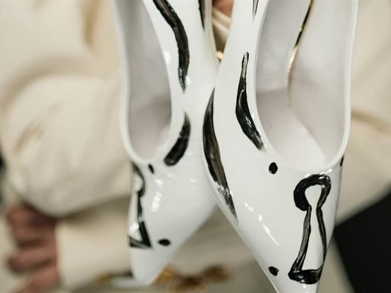 Schiaparelli تخطف الأنظار بحذاء Pedicure Pumps في عرض ربيع/صيف 2026