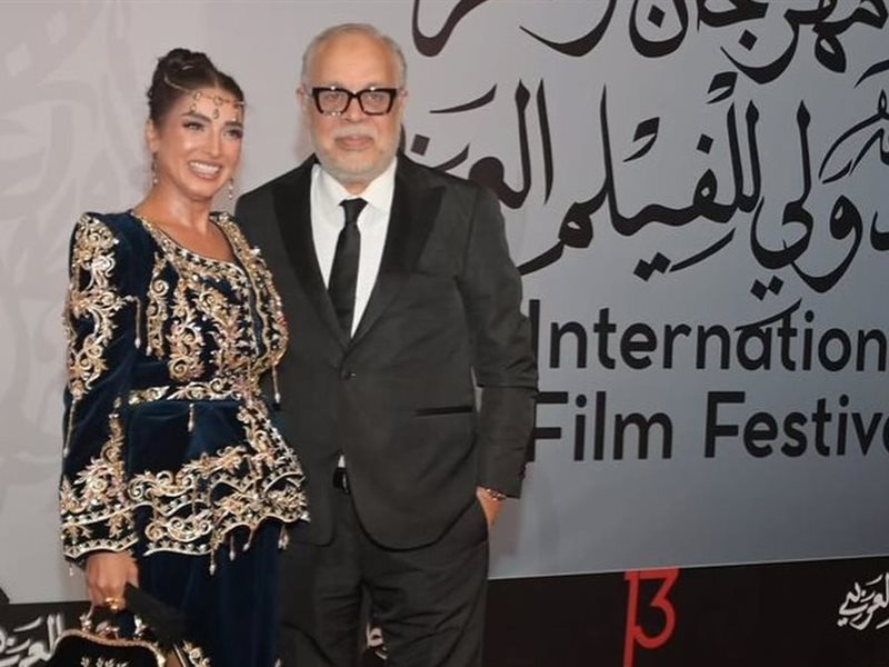 روچينا تخطف الأنظار بالقفطان المغربي في مهرجان وهران الدولي للفيلم العربي 2025