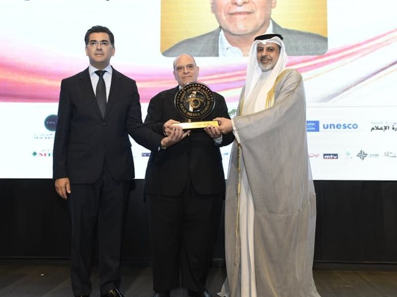 تكريم المنتج صادق الصبّاح في الملتقى الإعلامي العربي الـ21 ببيروت