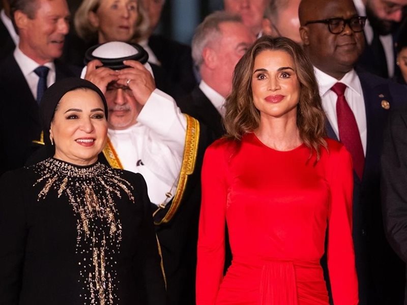 الملكة رانيا تشارك في افتتاح المتحف المصري الكبير بإطلالة أنيقة من دولتشي آند غابانا