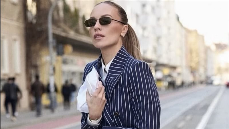 البدلة المخططة 