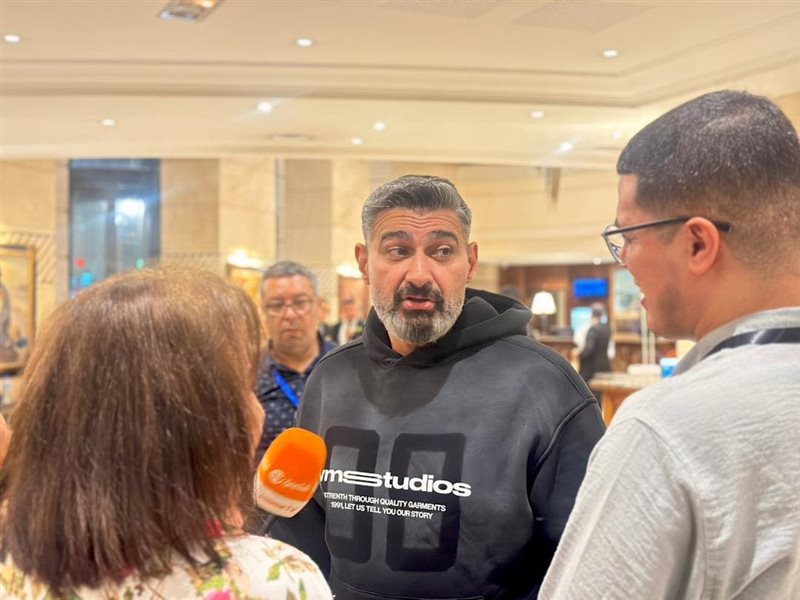 وصول ياسر جلال إلى الجزائر للمشاركة في فعاليات مهرجان وهران الدولي للفيلم العربي