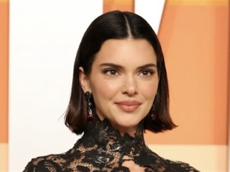 كيندال جينر في عامها الثلاثين: مسيرة نجمة جمعت بين الرقي والجرأة على منصات الأزياء العالمية