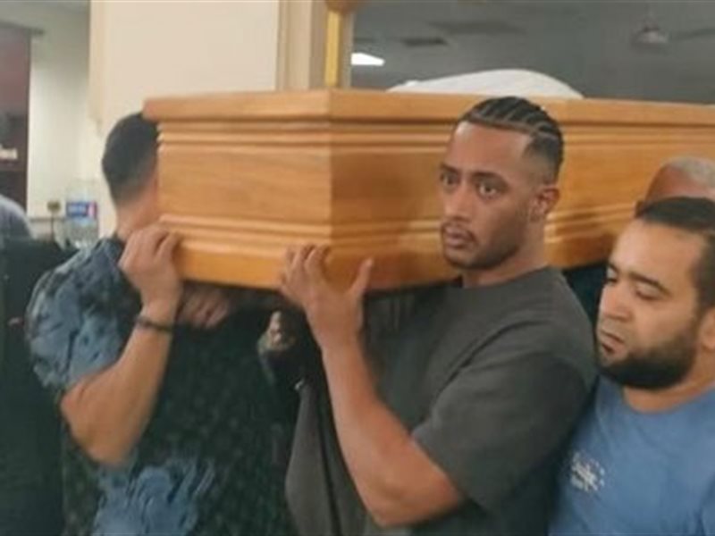 وصول جثمان والد محمد رمضان إلى مسجد مصطفى محمود