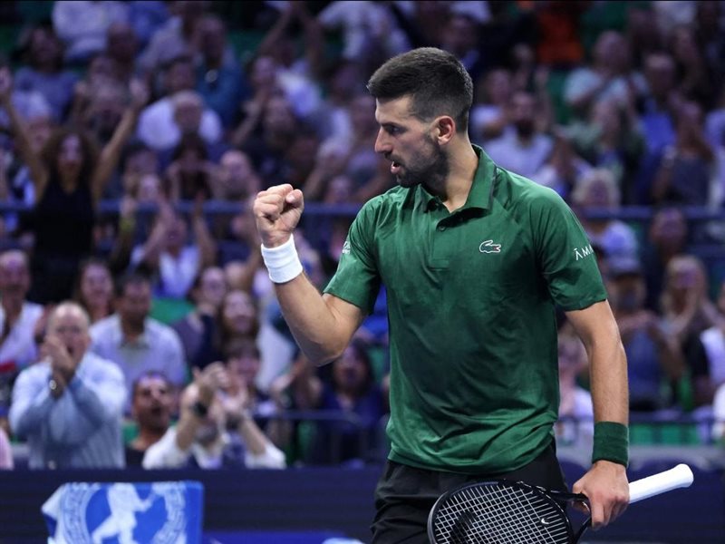 ديوكوفيتش يحقق فوزه رقم 200 في القاعات المغلقة ويقترب من لقبه الـ101