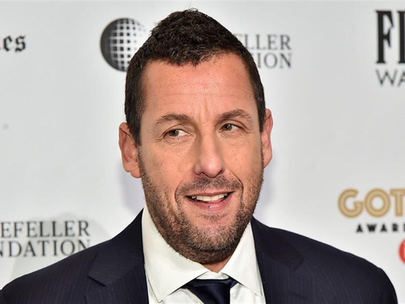  بعد تكريمات وعروض عالمية وترشيح للأوسكار .. بالم سبرنجز السينمائي يمنح آدم ساندلر جائزة الرئيس