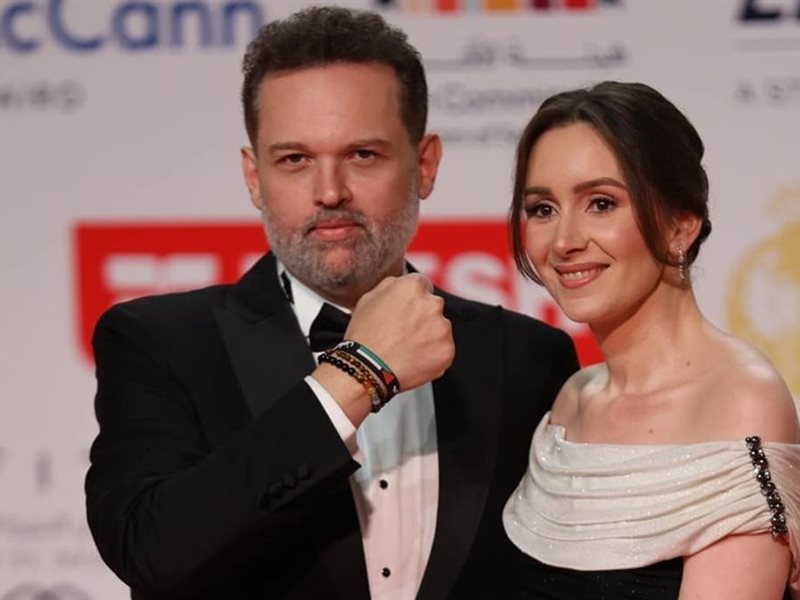 محمد محمود عبد العزيز يطلب الدعاء لزوجته بعد ولادة صعبة: نزيف داخلي وتدخل جراحي عاجل