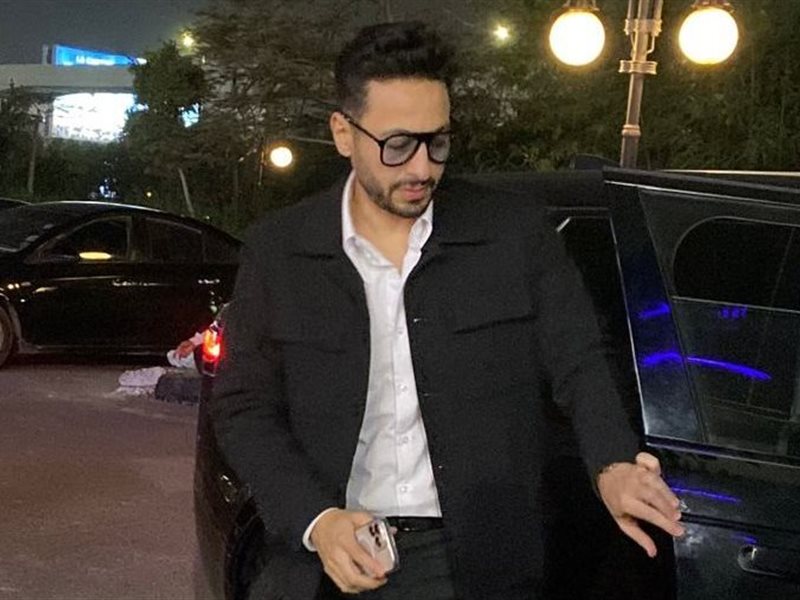 محمد هنيدي وحمادة هلال يشاركون فى عزاء السيناريست أحمد عبدالله