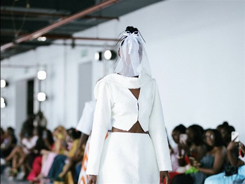 Oríré تبهر الحضور بعرض أنيق وساحر في أسبوع الموضة في لاغوس