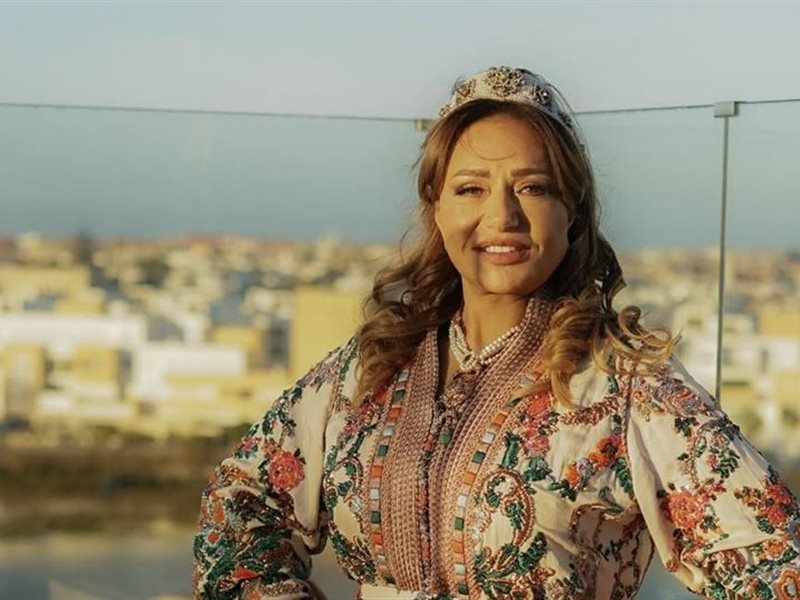 ليلى علوي تتألق بالأناقة المغربية في ثاني ليالي مهرجان الرباط لسينما المؤلف