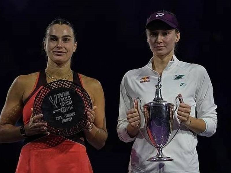 إيلينا ريباكينا تتوج باللقب في الرياض بعد إطاحة بالمصنفة الأولى عالميًا