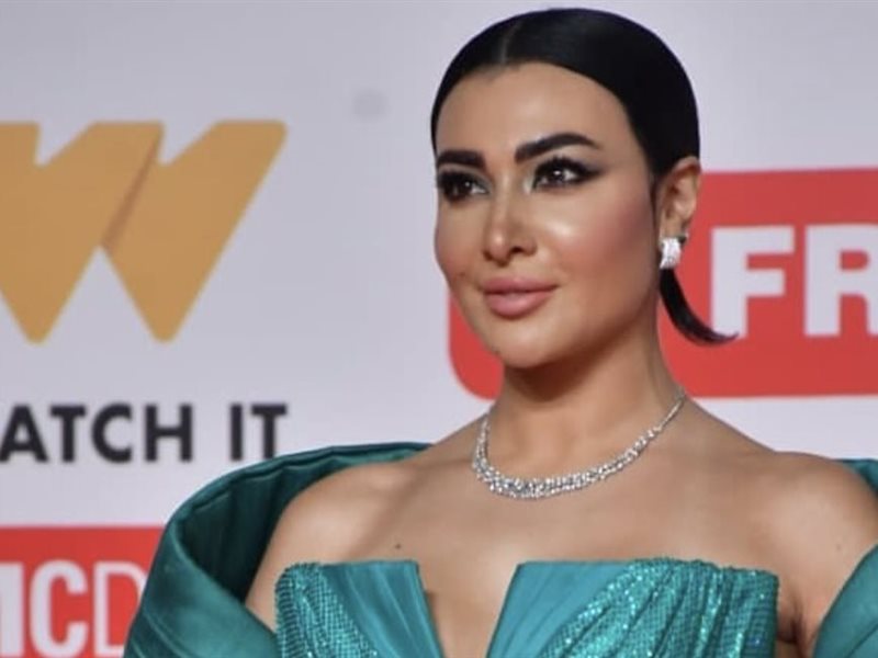 ميريهان حسين تتألق بالأخضر الزمردي في افتتاح مهرجان القاهرة السينمائي  بتوقيع هاني البحيري 