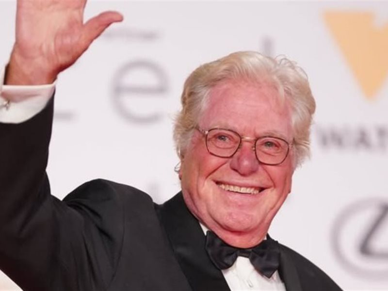 حسين فهمي يشارك في حلقة نقاشية عن 