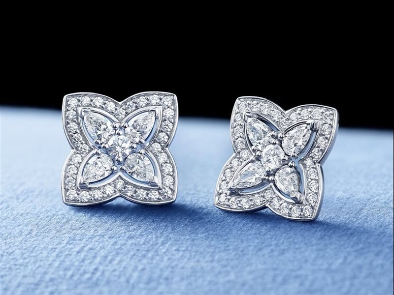  De Beers تحتفي ببوتسوانا بتشكيلة مجوهرات تجمع بين الكلاسيكية والعصرية