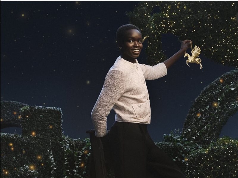 ديور تكشف عالمها الساحر لموسم الأعياد بمجموعة نسائية فاخرة