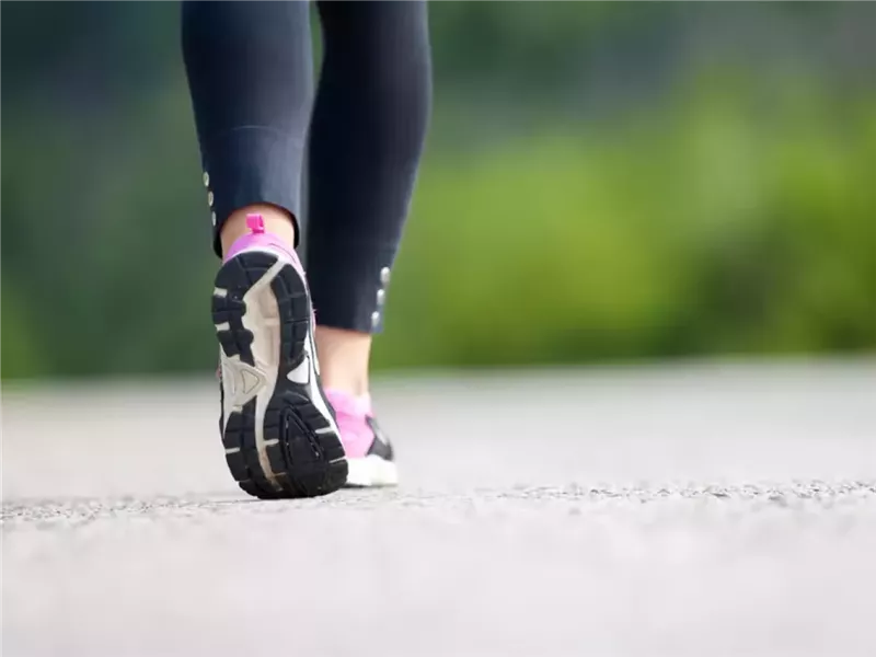 دراسة: زيادة عدد الخطوات اليومية قد تبطئ التدهور الإدراكي للمعرضين لخطر الزهايمر