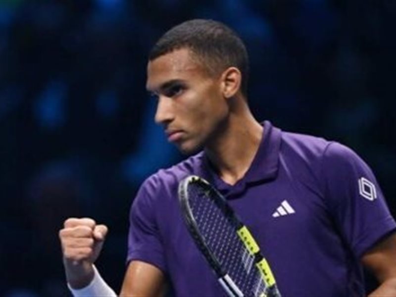 أوجيه ألياسيم يصنع المفاجأة ويتحدى المصنف الأول عالمياً في نصف النهائي